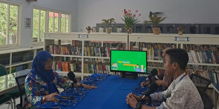 Melalui Tig Talks Podcast Siswa SMPN 3 Ungkap Perjuangan Kepala Sekolahnya