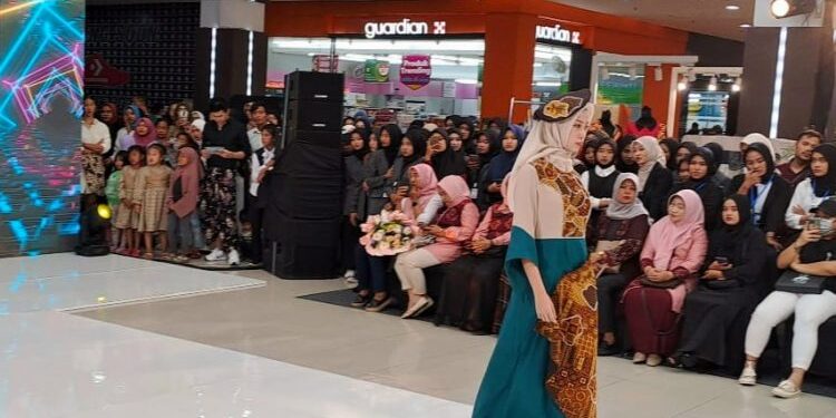 Disainer Muda SMKN 1 Buduran Dapat Apresiasi Dari Warga Sidoarjo