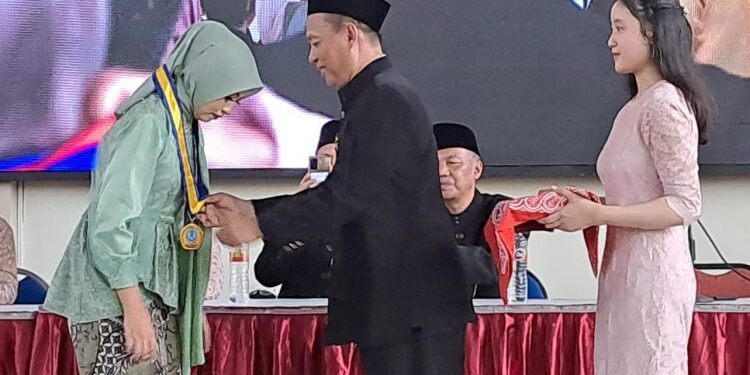 Bupati Beri Apresiasi dan Bangga Pada Wisudawan SMAN 4 Sidoarjo