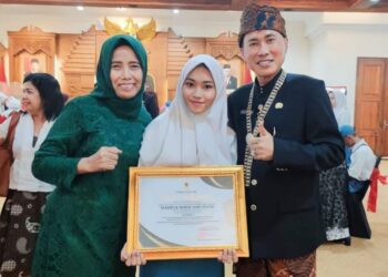 Mareta Wira Dwi Putri Kembali Dapatkan Penghargaan Siswa Berprestasi dari Gubernur Jawa Timur