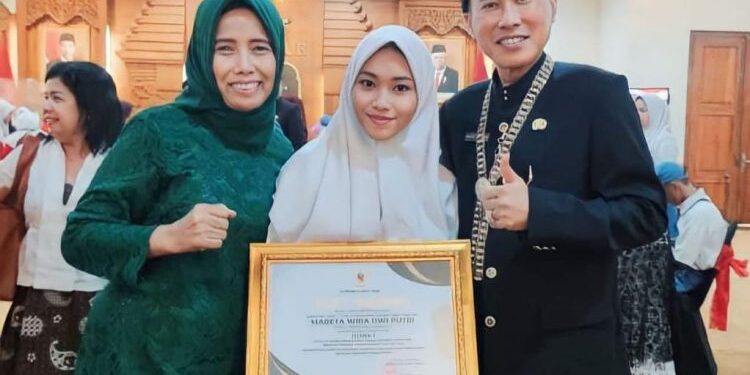 Mareta Wira Dwi Putri Kembali Dapatkan Penghargaan Siswa Berprestasi dari Gubernur Jawa Timur