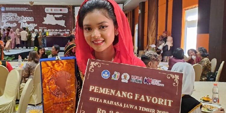 Helena Terpilih Jadi Juara Favorit Duta Bahasa Jawa Timur 2023