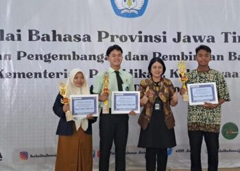 Kasubbag Umum BBJT, Ary Setyorini Beri Penghargaan Kepada Pemenang Semarak Krida