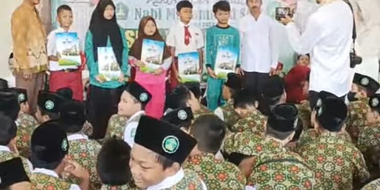 SMP YPM 1 TAMAN Peringati Maulid Nabi Muhammad Dengan Sejuta Shalawat Dan Berbagi Sesama
