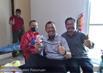 Peringati Hari Jadi Provinsi Jatim ke 78, Pj Bupati Andrianto dan Sekda Jadi Pendonor Darah