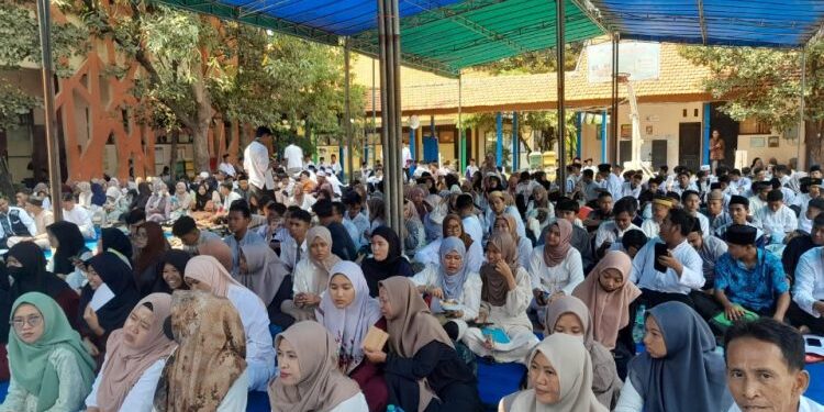 Peringati Maulid Nabi Muhammad SAW, SMKN 1 Sidoarjo Undang Kyai ” Pocong “
