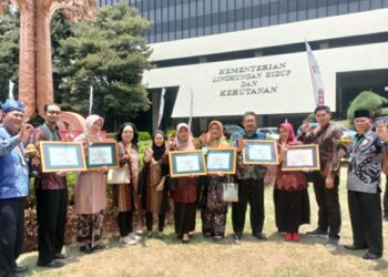 DLHK dan Dikbud Sidoarjo Apresiasi Sekolah Adiwiyata Mandiri dan Nasional 2023