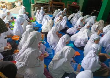 Siswa MI Bahauddin Rayakan HSN 2023 Dengan Baca Shalawat Nariyah 7.770 