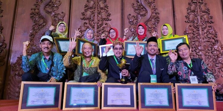 Surabaya Kembali Raih Penghargaan Adiwiyata dan Proklim 2023 Dari KLHK