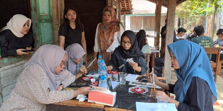 Untuk Melestarikan Budaya Nusantara, RSP Ajak Kawula Muda Mewarnai Wayang Kulit Mini