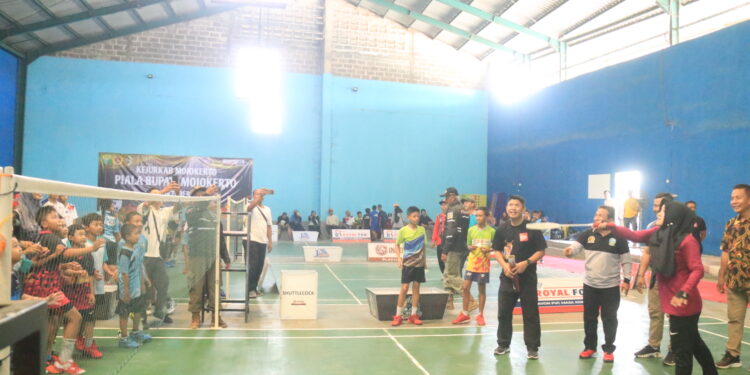 Bupati Ikfina Buka Kejurkab Bulu Tangkis ‘Piala Bupati Mojokerto’