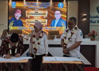 Serah Terima Kepemimpinan SMA Negeri 1 Wonoayu Dari Faizal Achmad Nurseno Ke Eko Redjo Sunariyanto