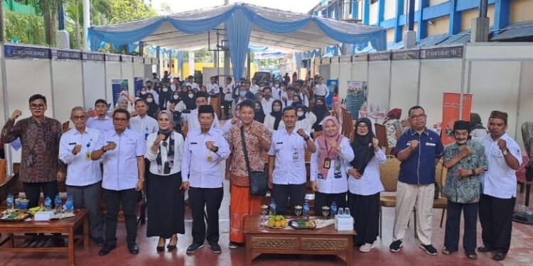 Disnaker ,Ainun Amalia Buka Job Fair SMK Antartika 2 Sidoarjo