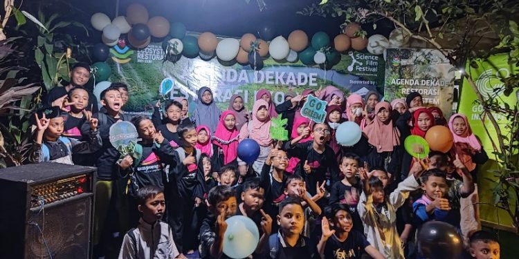 Belajar Sains Dengan Mudah Bersama SFF di Kampoeng Sinaoe Sidoarjo