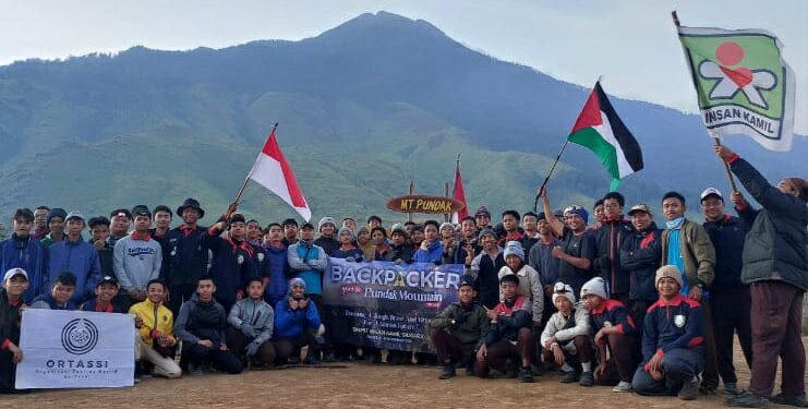 Bangun Semangat Juang ,SMPIT Insan Kamil Sidoarjo Lakukan Backpacker