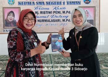 Kepala SMAN 1 Taman, Bu Dewi Berharap Muridnya Lebih Banyak Membaca