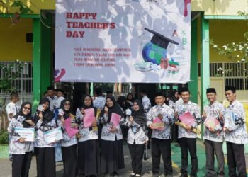 Peringati HGN Siswa SMK Krian 1 Adakan Lomba dan ‘Sungkeman’ Kepada Guru.