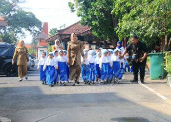 Bupati Ikfina Kenalkan leadership Kepada Siswa Siswi TK Soko