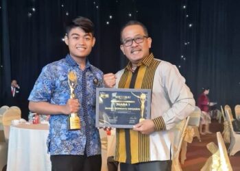 Rendy Aditya Pramata Raih Juara 1 Diajang SMA Award Jatim 2023