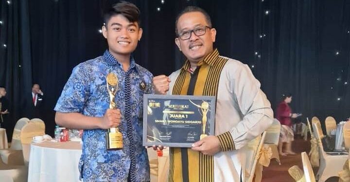 Rendy Aditya Pramata Raih Juara 1 Diajang SMA Award Jatim 2023