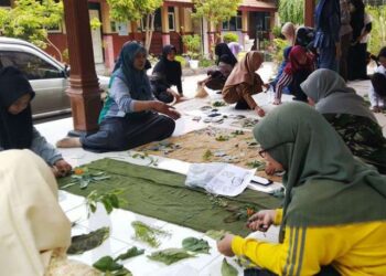 SMP Negeri 1 Tanggulangin Latih Siswanya Buat Kerajinan Tas