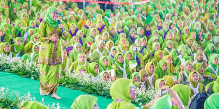 Sambut Hari Ibu 2023, Gubernur Khofifah Bersama Ribuan Muslimat NU Lakukan Dzikir dan Doa