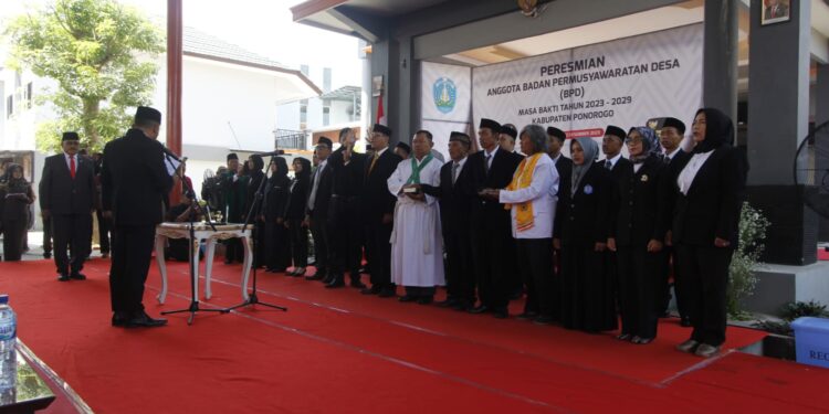 Bupati Sugiri Lantik dan Ingatkan Peran, Fungsi 1.951 Anggota BPD