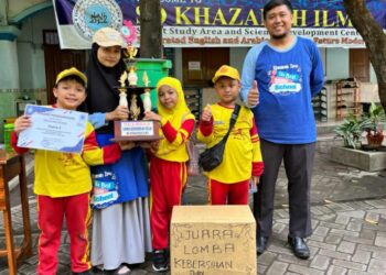 Pasca Ulangan Sumatif Siswa SD Khazanah Ilmu Rebutkan Piala Bergilir “Green Walk”