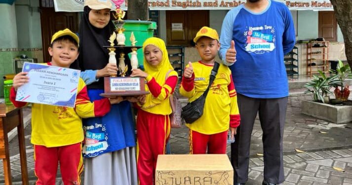 Pasca Ulangan Sumatif Siswa SD Khazanah Ilmu Rebutkan Piala Bergilir “Green Walk”