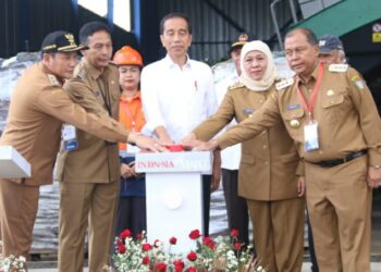 Gubernur Khofifah  Dampingi Presiden Joko Widodo meresmikan Tiga Tempat Pemrosesan Akhir (TPA).