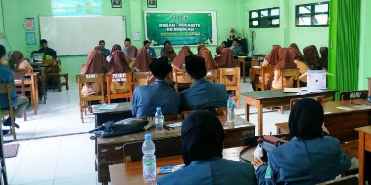 IPNU dan IPPNU UINSA Perkuat Motivasi Siswa MA NU Sidoarjo Aktif Berorganisasi
