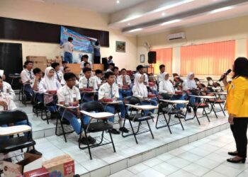SMK Negeri 1 Sidoarjo Bersama UT Surabaya Lakukan Sosialisasi Masuk ke Perguruan Tinggi