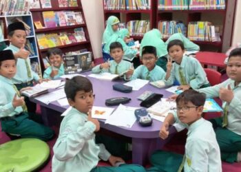 142 Siswa MI Ma’arif Pagerwojo Saksikan Bioskop Literasi Anak di Perpusda Sidoarjo