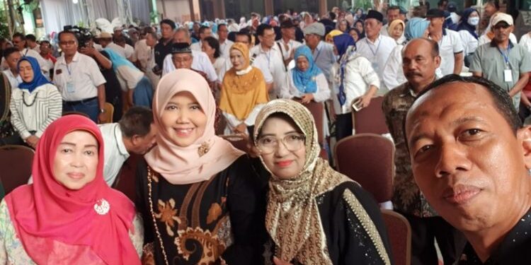 700 Lebih Alumni 1980-1994 SMEA Negeri Sidoarjo Gelar Reuni Akbar dan Baksos