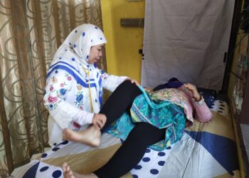 Peringati Hari Ibu Anggota Komisi B DPRD Surabaya Gelar Pengobatan Gratis