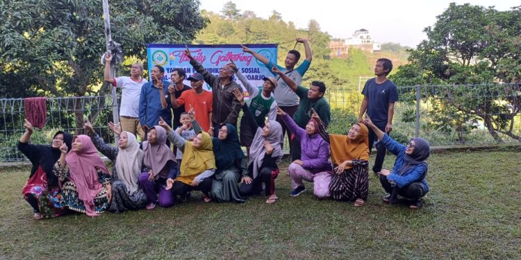 Family Gathering Yayasan Al-Islam Bersama Puluhan Anak Yatim Ngelom