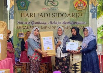 Peringati ‘Harjasda ke 165, Orang Tua Siswa SDN 1 KedungpeluK Siapkan 6 Tumpeng Nasi Kuning