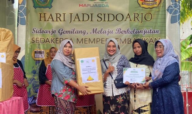 Peringati ‘Harjasda ke 165, Orang Tua Siswa SDN 1 KedungpeluK Siapkan 6 Tumpeng Nasi Kuning