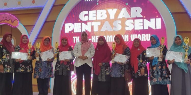 IGTKI Waru Beri Penghargaan ke TK Raudlatul Jannah Sebagai Juara Favorit 1.