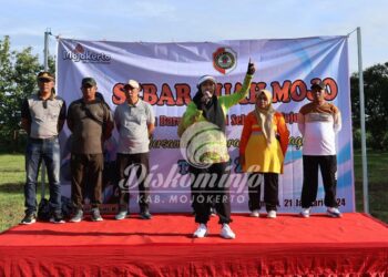 Bupati Mojokerto Gelar Sebar Buah Mojo Di Desa Japanan Kemlagi