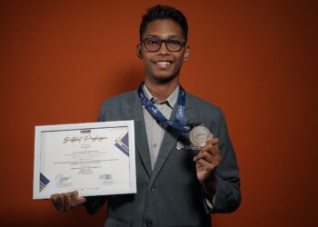 Tegar Prasetyo, Mahasiswa Undika Ciptakan Jam Tangan Tactile Dari Limbah Kayu