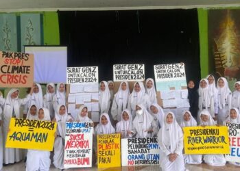 Prihatin Atas Kondisi Kali Porong, Siswa SMAN 1 Krembung Nulis Surat Kepada Capres 2024