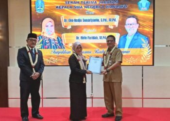 Ririn Faridah Terima Amanat Dinas Pendidikan Jatim Jadi Kasek SMAN 1 Wonoayu