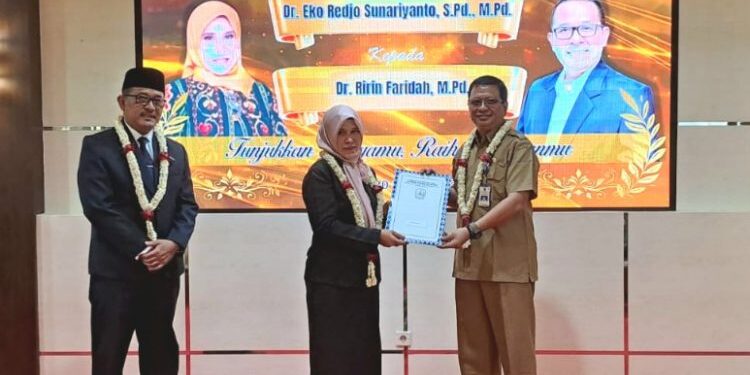 Ririn Faridah Terima Amanat Dinas Pendidikan Jatim Jadi Kasek SMAN 1 Wonoayu