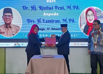 Kepala SMAN 2 Sidoarjo menggantikan Drs. Digdo Santoso, M.Pd