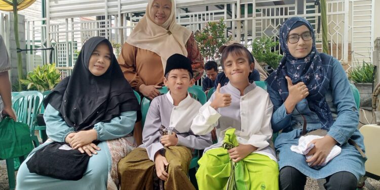 Khidmah  ke Masyarakat, Tim Hj. Fitrotin Hasanah Gelar Khitanan Massal