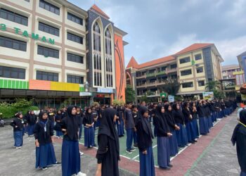 Flashmob Siswa SMP YPM 1 Taman Datangkan Mobil Damkar