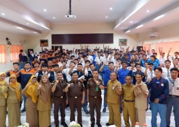 Kejaksaan Sidoarjo Beri Penyuluhan Hukum Kepada Siswa SMK Negeri 1 Sidoarjo