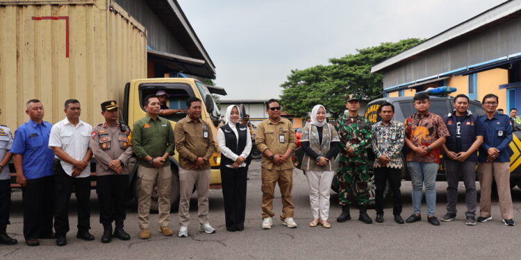 Bupati Ikfina Berangkatkan Logistik Pemilu 2024 ke 6 Kecamatan