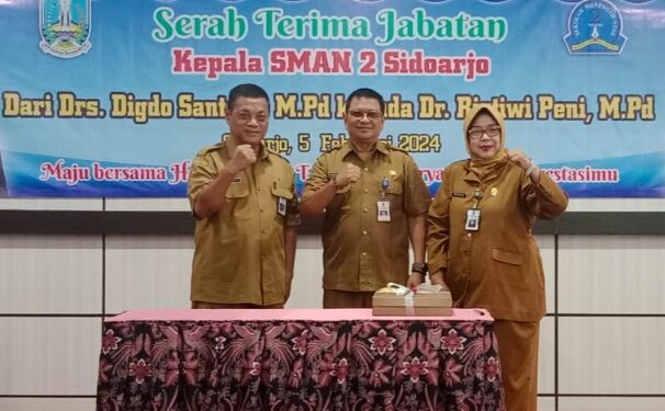 Sukses Jadi Kasek SMAN 1 dan 3, Kini Dr. Ristiwi Peni, M.Pd Diamati Plt Kasek SMAN 2 Sidoarjo
